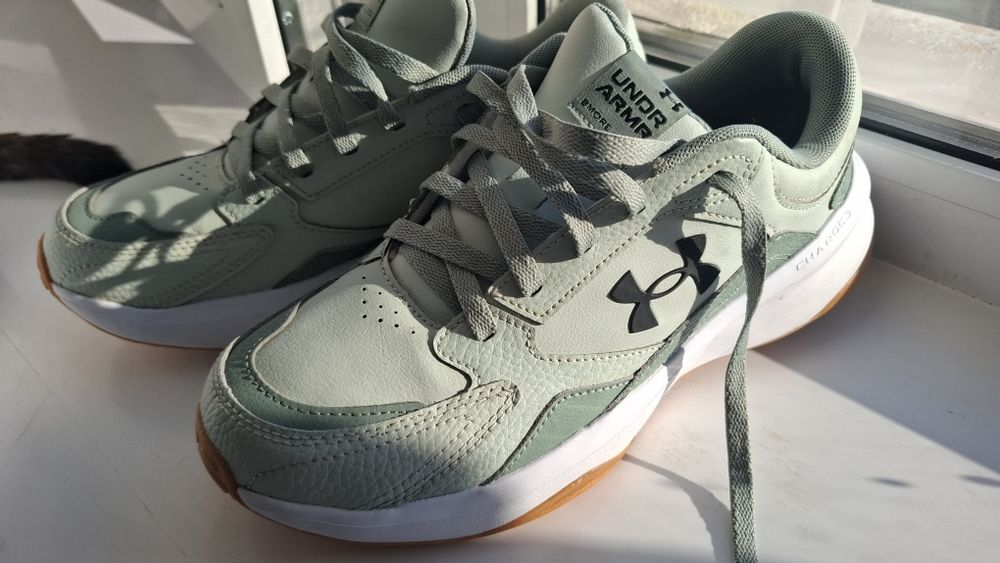 Продам кросовки орегенал Under armour