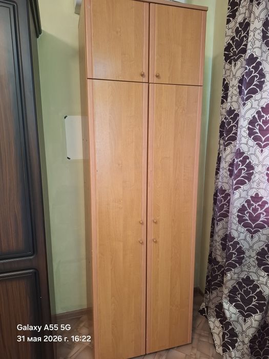 Продаётся шкаф коричневый.