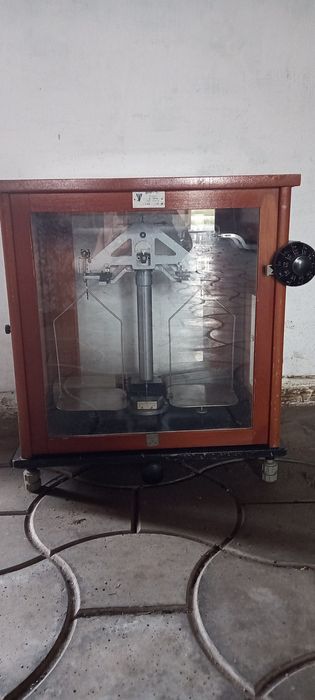 Весы лабораторные продам