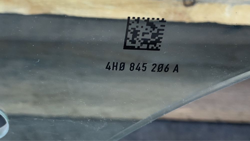 Задно дясно стъкло Audi A8 S8 D4 4H0845206A