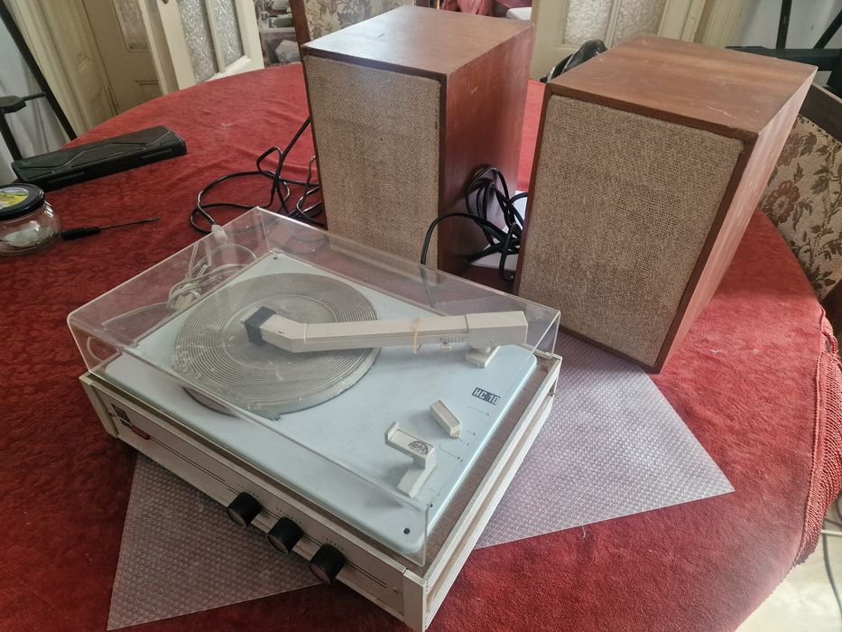 Pick-up Tesla defect cu 2 boxe romanesti, functionale