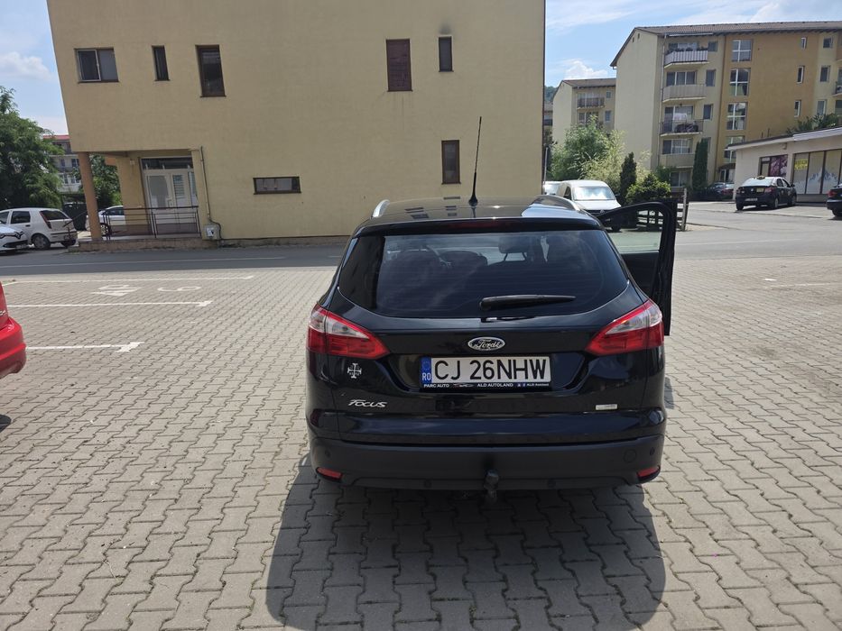 Vând   Ford  Focus  An 2013  în stare bună de funcționare.  Nu necesita nimic schimbata. Totul este schimbata