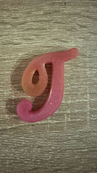 Букви от епоксидна смола