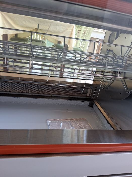 Грил за печене на пилета на газ