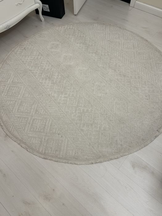 Ковер белый однотонный круглый
