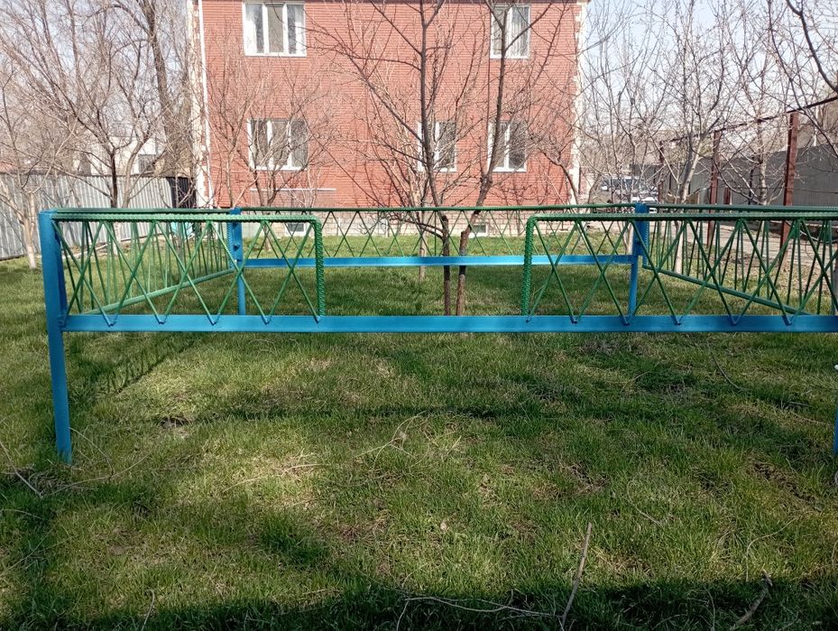 Тапчан железный с досками