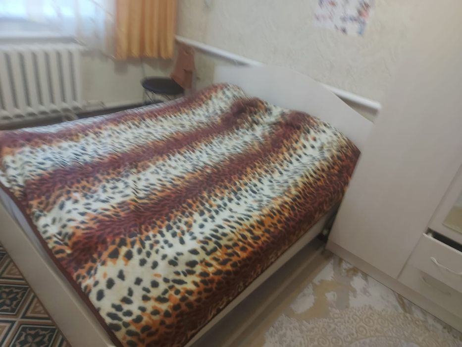 Продам Кровати тумбочку шкаф
