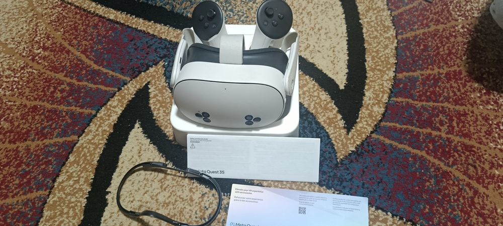 Vând ochelari vr Meta quest 3s