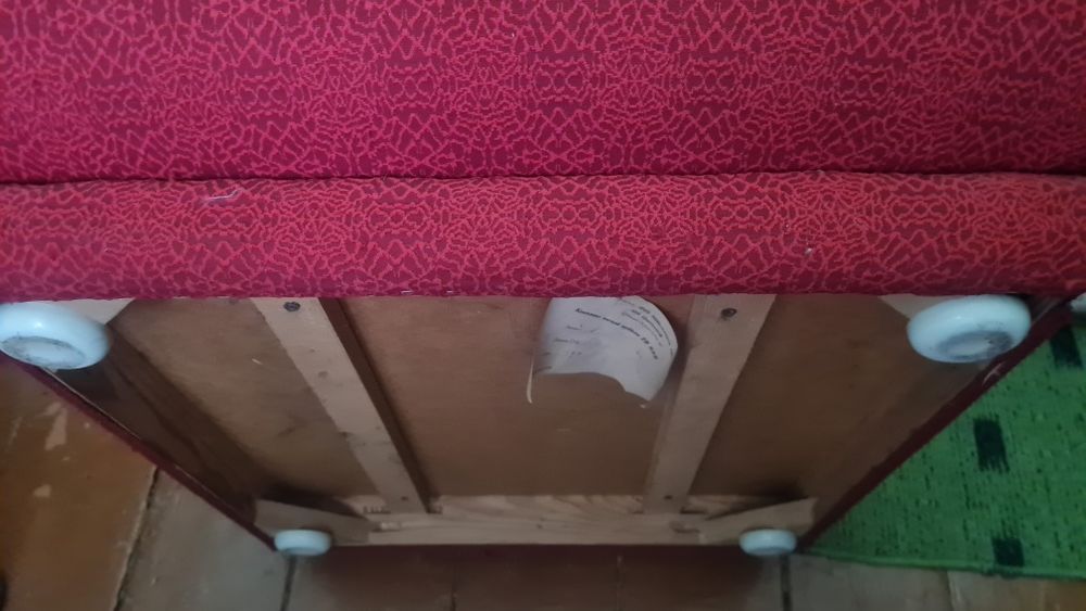 Пуфик как новый с отсеком