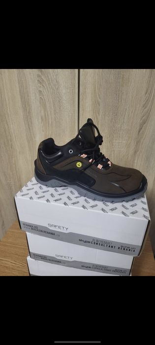 Bocanci de munca cu glezna joasa de la Safety Fashion by Renenia