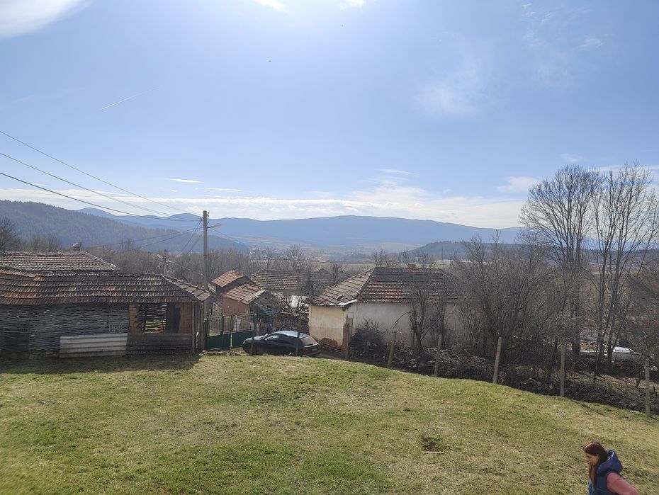 Парцел гр.Годеч 850кв.м