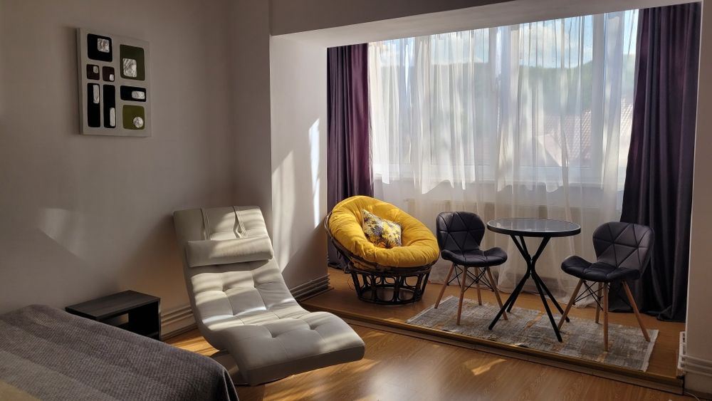 Inchiriez apartament cu o camera amplasat central