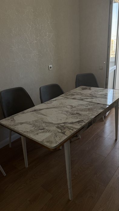 Продается кухонный стол с 6 стульями