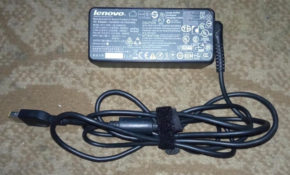 Продам зарядное устройство на ноутбук lenovo