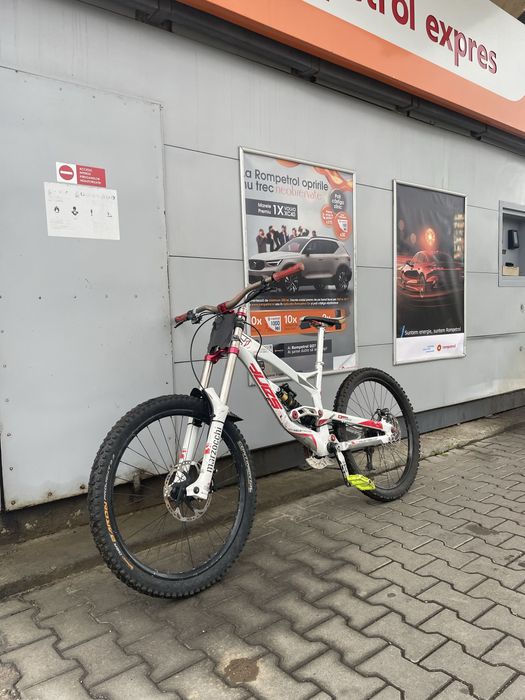 Yt tues downhill
