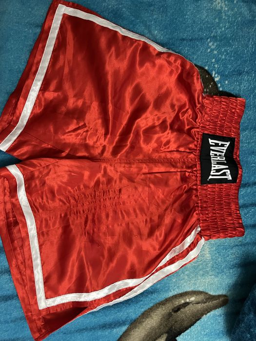 Vand 2 perechi de sorti Everlast( Negociabil)