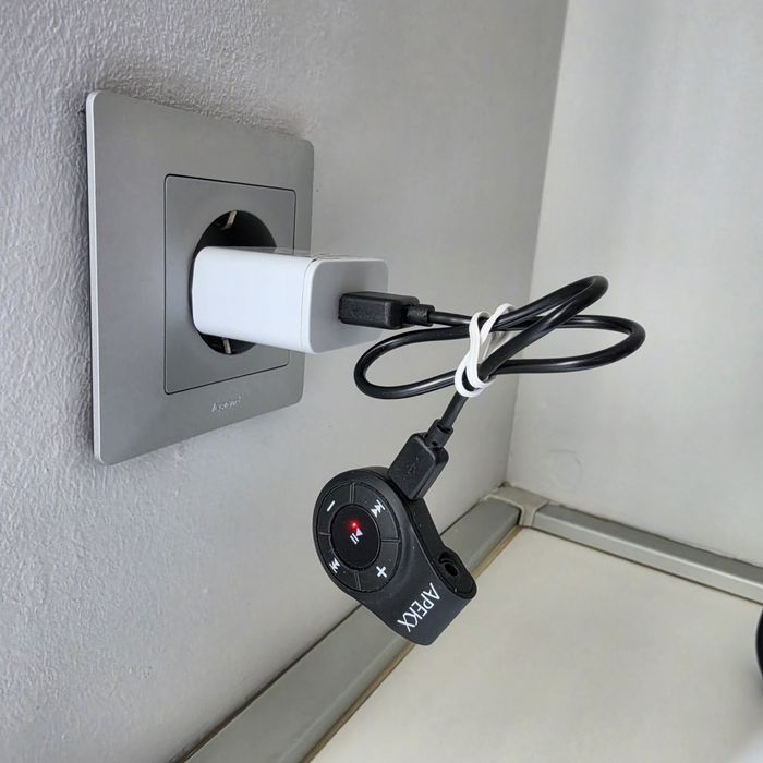 APEKX Bluetooth аудио приемник (адаптер) с вграден микрофон и клипс