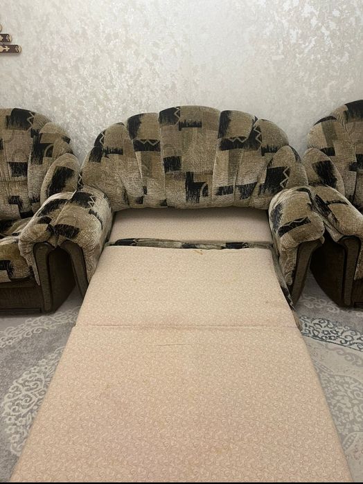 Диваный кровать почти новый