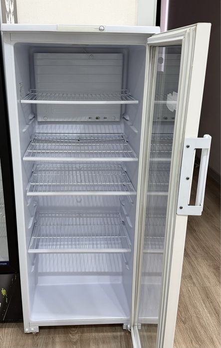 Холодильник для витрины