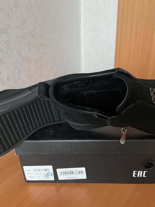 Ботинки зимние.