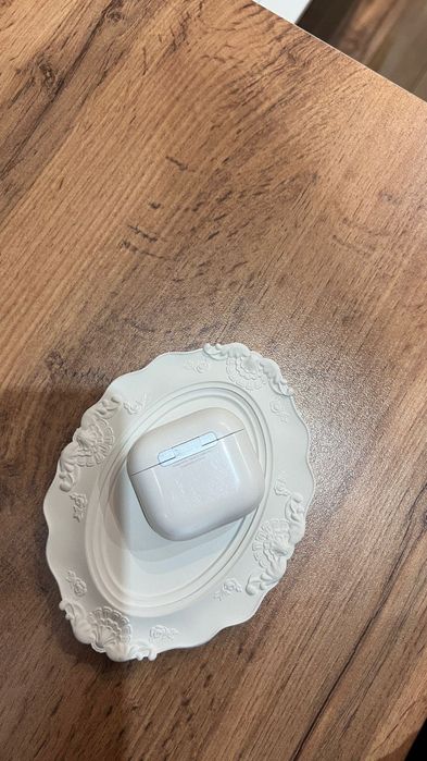 Продам AirPods 4