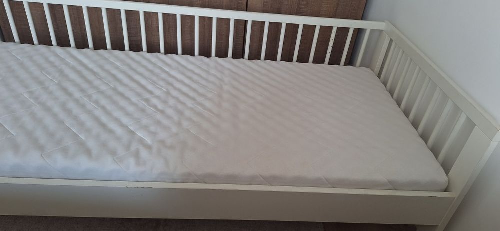Vand pat Ikea cu saltea pentru  copii,70x160