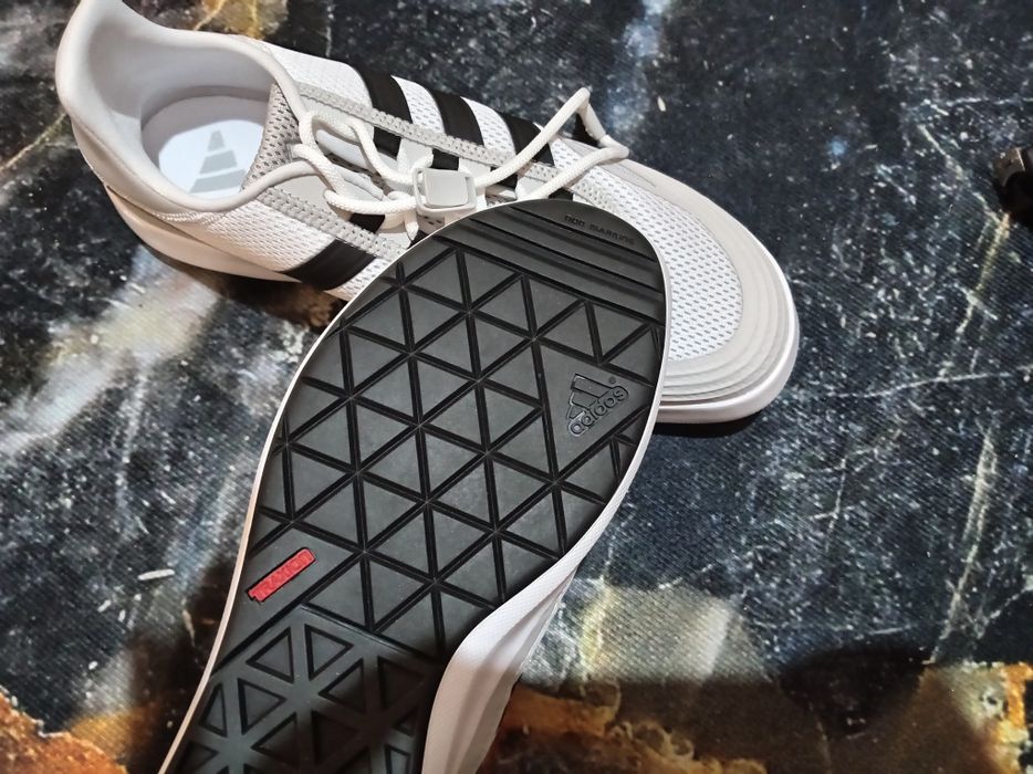 Adidas кроссовки