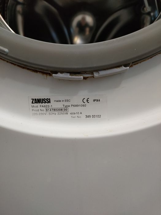 Стиральная машина Zanussi.