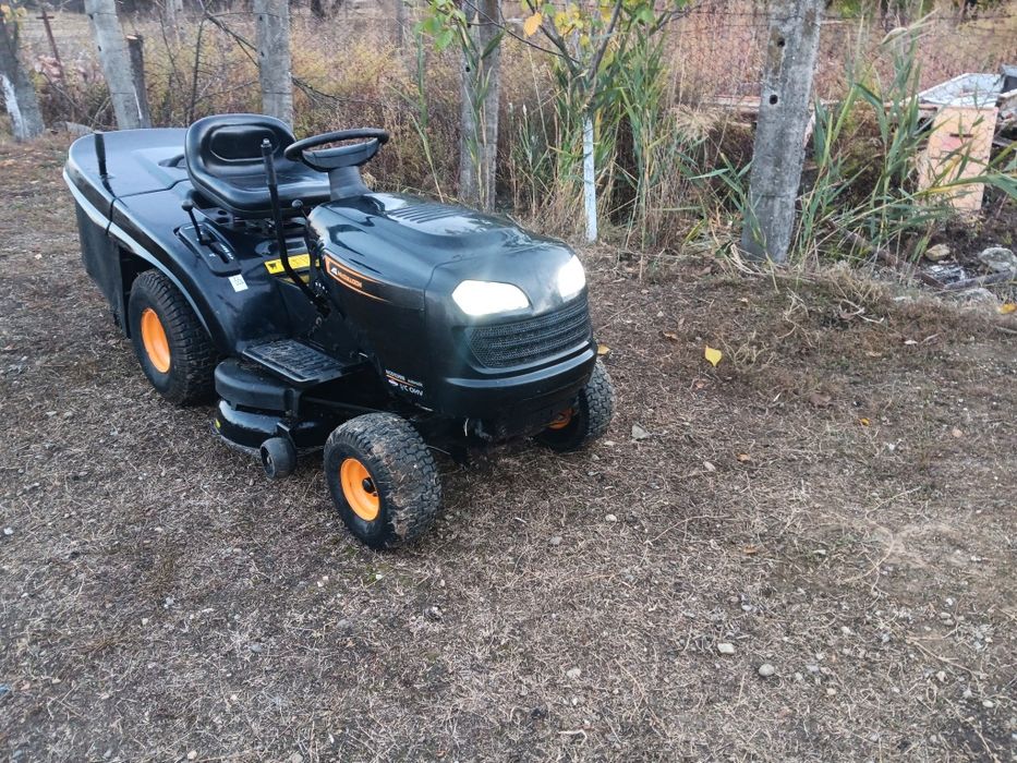 Tractoras  de taiat  iarbă și gazon profesiosional Mcculloch la fel ca si Husvarna