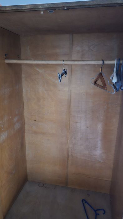 Отдаем шкаф срочно