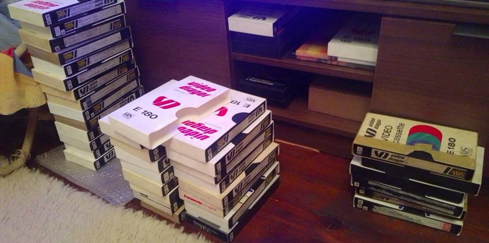 Видеокасети с филми , музика , футбол