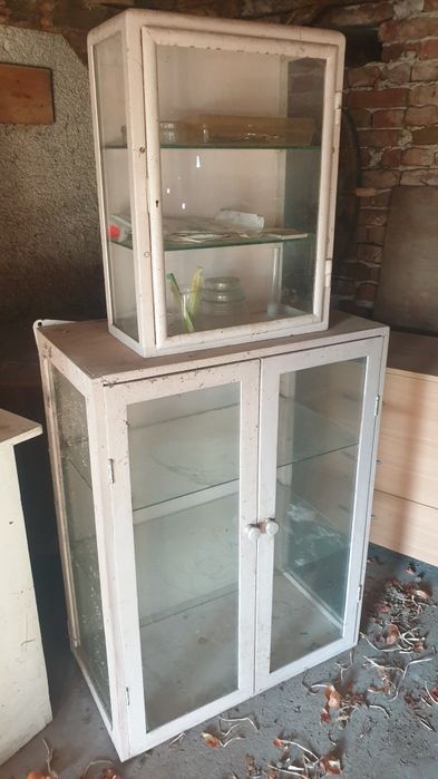 Шкафове за медицински кабинет