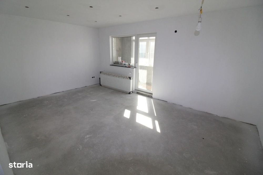 Vând apartament 4 camere în Hunedoara, zona Micro5-Dornica, etaj 2...