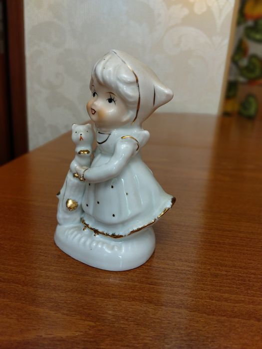 Порцеланова статуетка