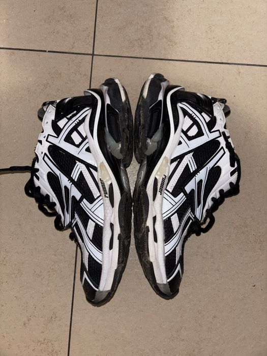 balenciaga runners 44
