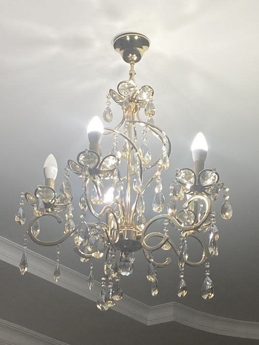 Люстра хрустальная и бра