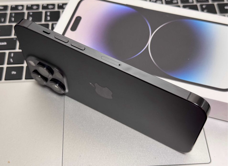 iPhone 14 PRO • 94 % Bateria