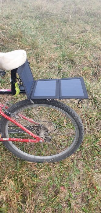PANOU SOLAR portabil cu USB pentru drumeție