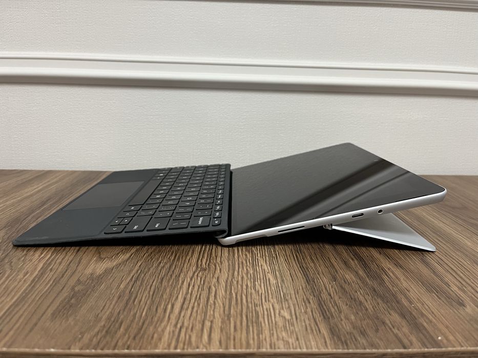 Surface go планшет на Windows 10 дюймов. Pentium 4425y 4gb 64 память