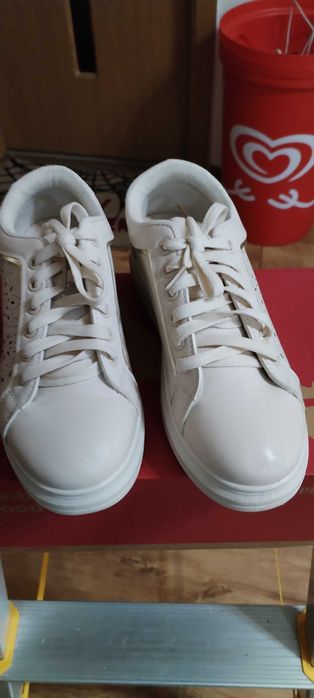 Adidasi - sneaker dama, marimea 37,    20 lei/perechea