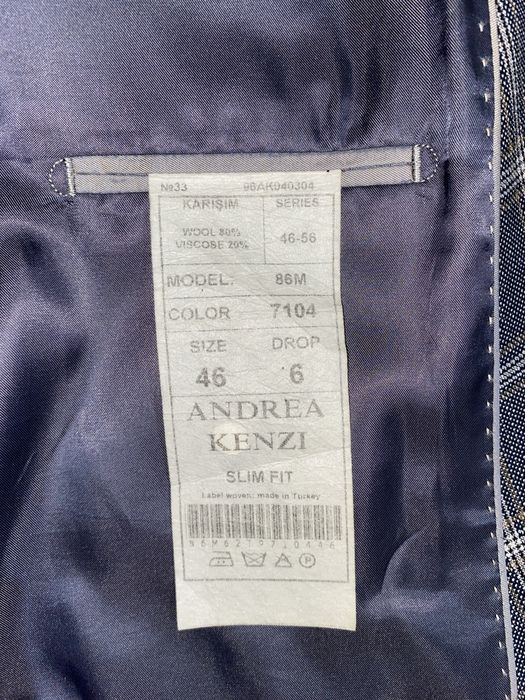 Костюм двубортный