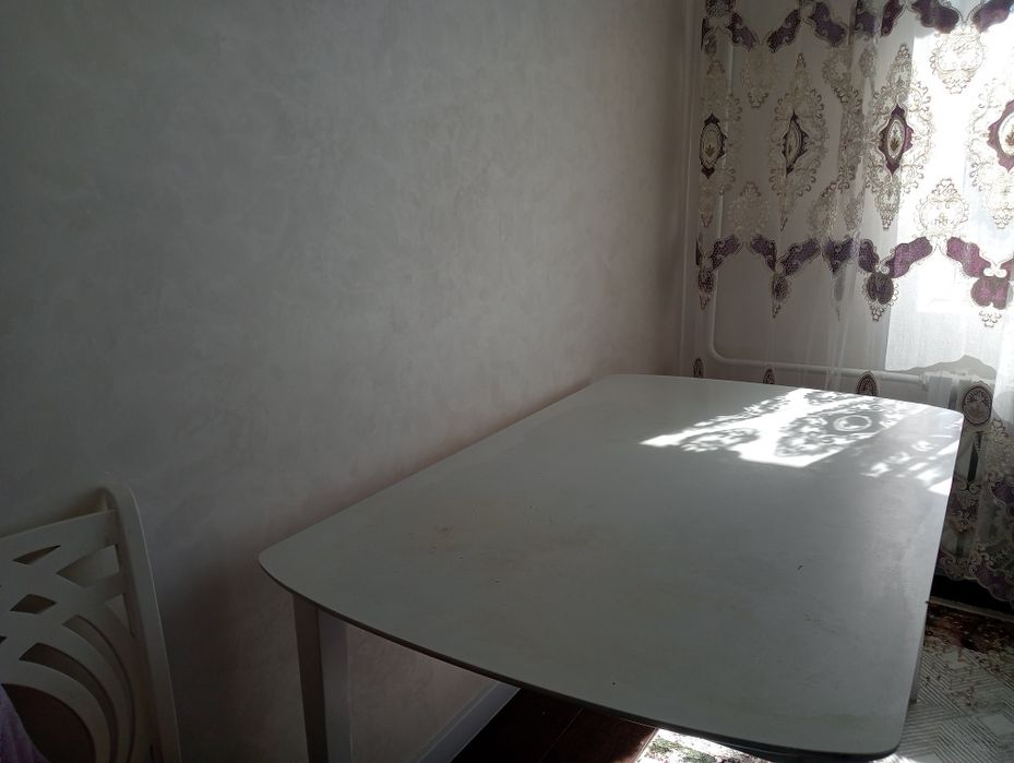 Продам кухонный стол. Б/у