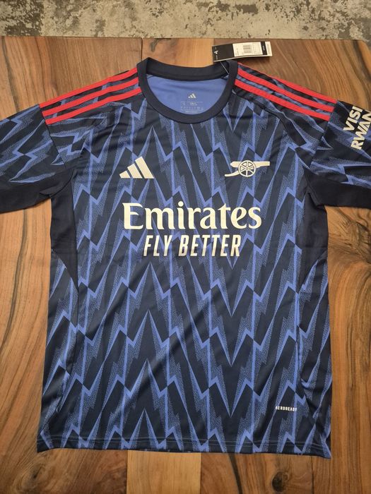 Новите тениски на Арсенал 25/26