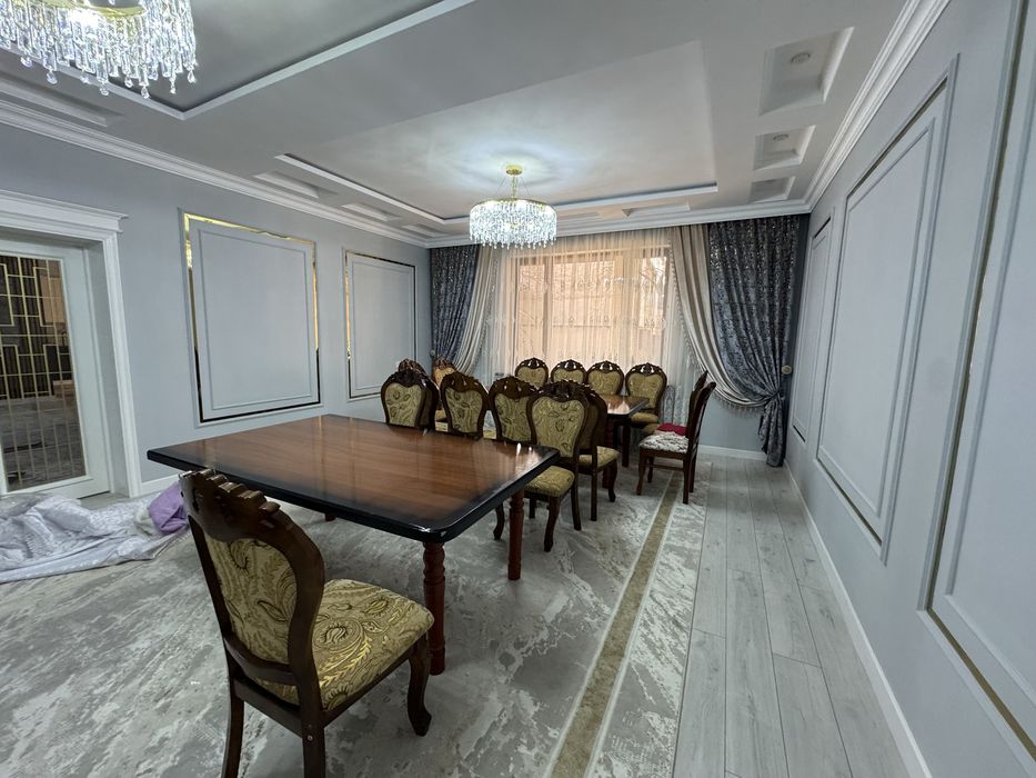 Мебель, для зала. Стол со стульями.