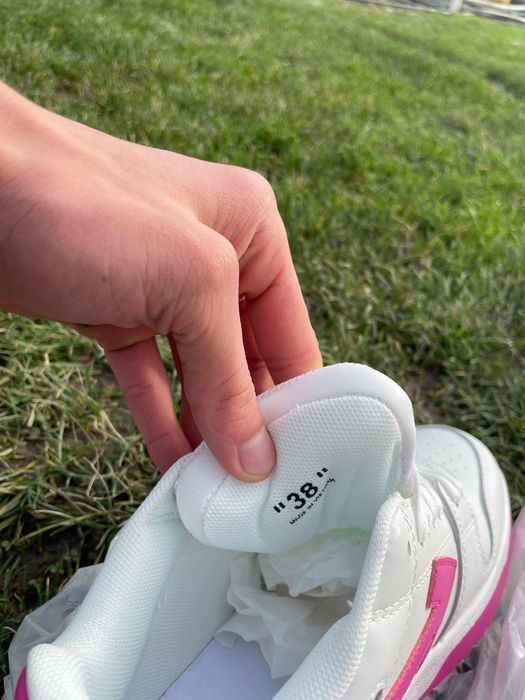 Vând Off White Out Of Office