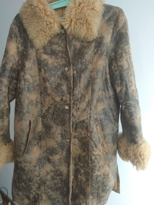 Дублёнка тёплая, тигрового цвета.