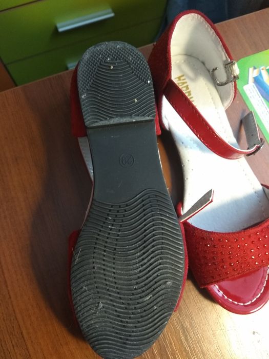 Продам босоножки