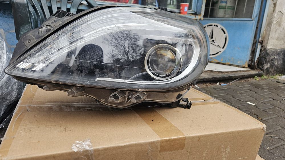 Ляв Фар за Mercedes B-klas w246(Дефектен)