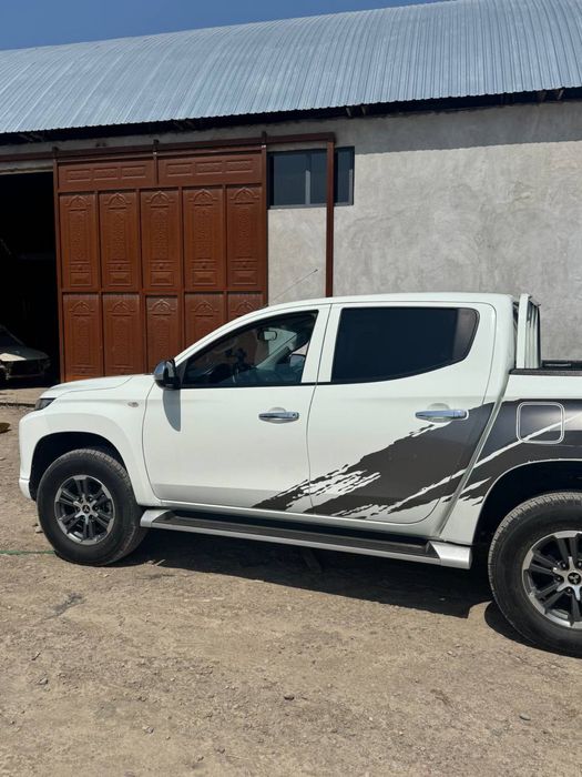 Mitsubish L200 пикап