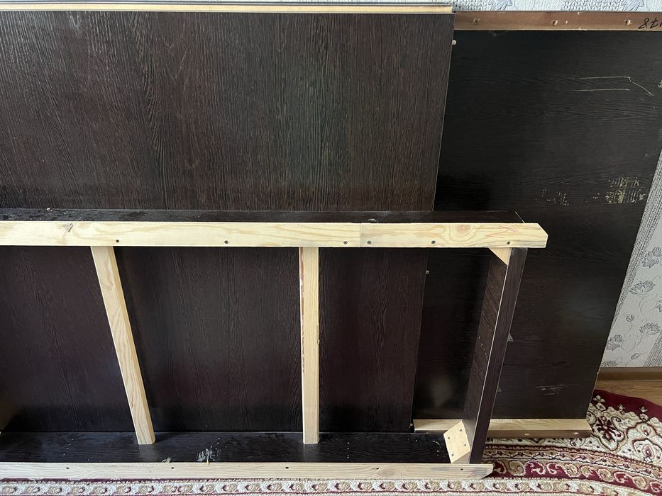 Стол гостевой без стульев